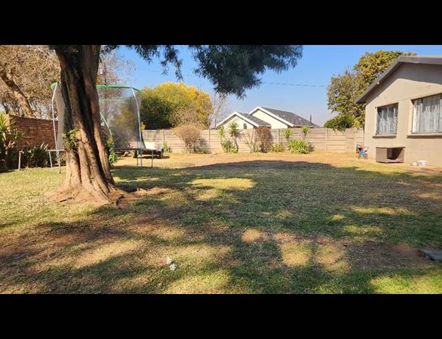 5 BEDROOM HOUSE FOR SALE IN VAN DYK PARK